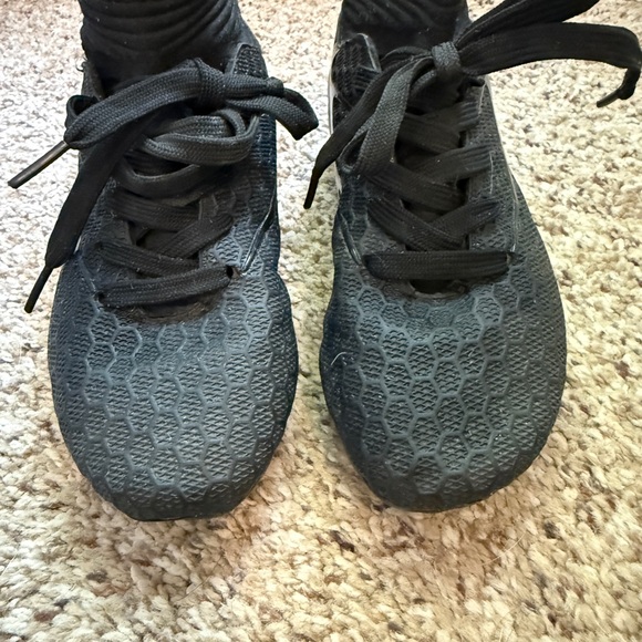 Dream Pairs Kids Black Soccer Sneakers - Picture 2 of 4